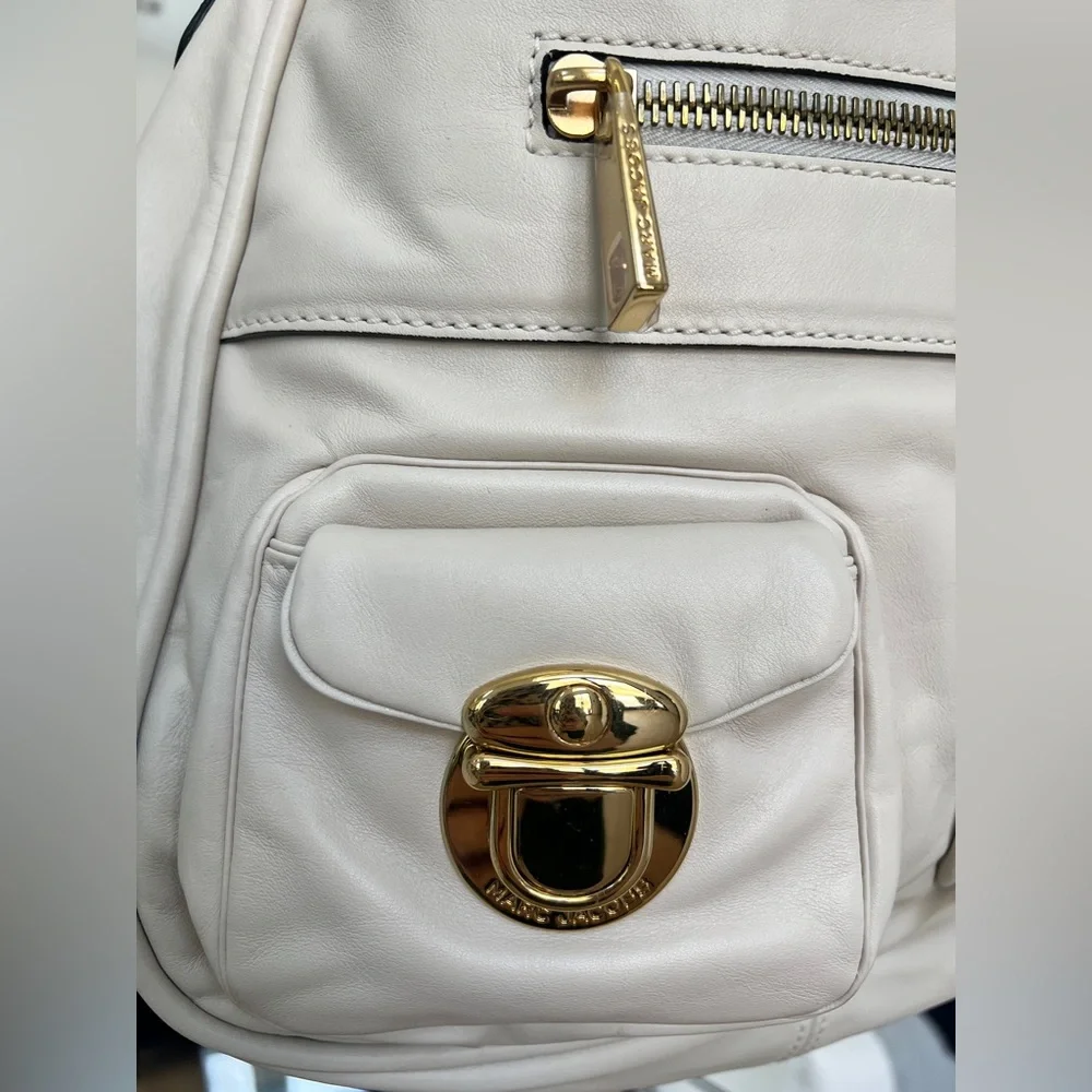 Marc Jacobs Cream Leather Shoulder Bag with Gold Hardware - Picture 2 of 9